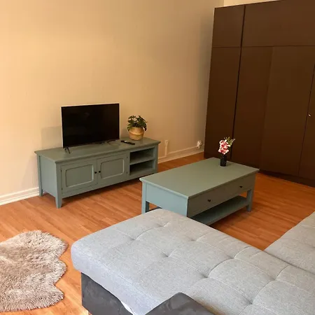 Modern 2 Bedroom Apartment, 4 People, Tram 2 Min Apartamento *