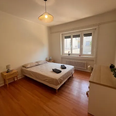 Modern 2 Bedroom Apartment, 4 People, Tram 2 Min Apartamento