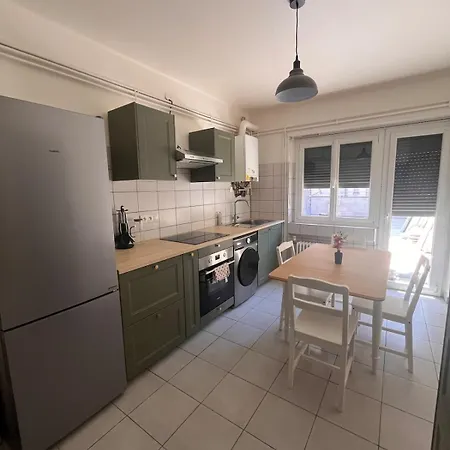 Apartment - 2 Chambres, 6 Voyageurs - Tram A 2 Min *