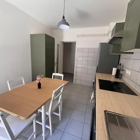 Modern 2 Bedroom Apartment, 4 People, Tram 2 Min Apartamento