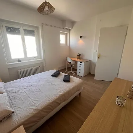 Modern 2 Bedroom Apartment, 4 People, Tram 2 Min Apartamento *